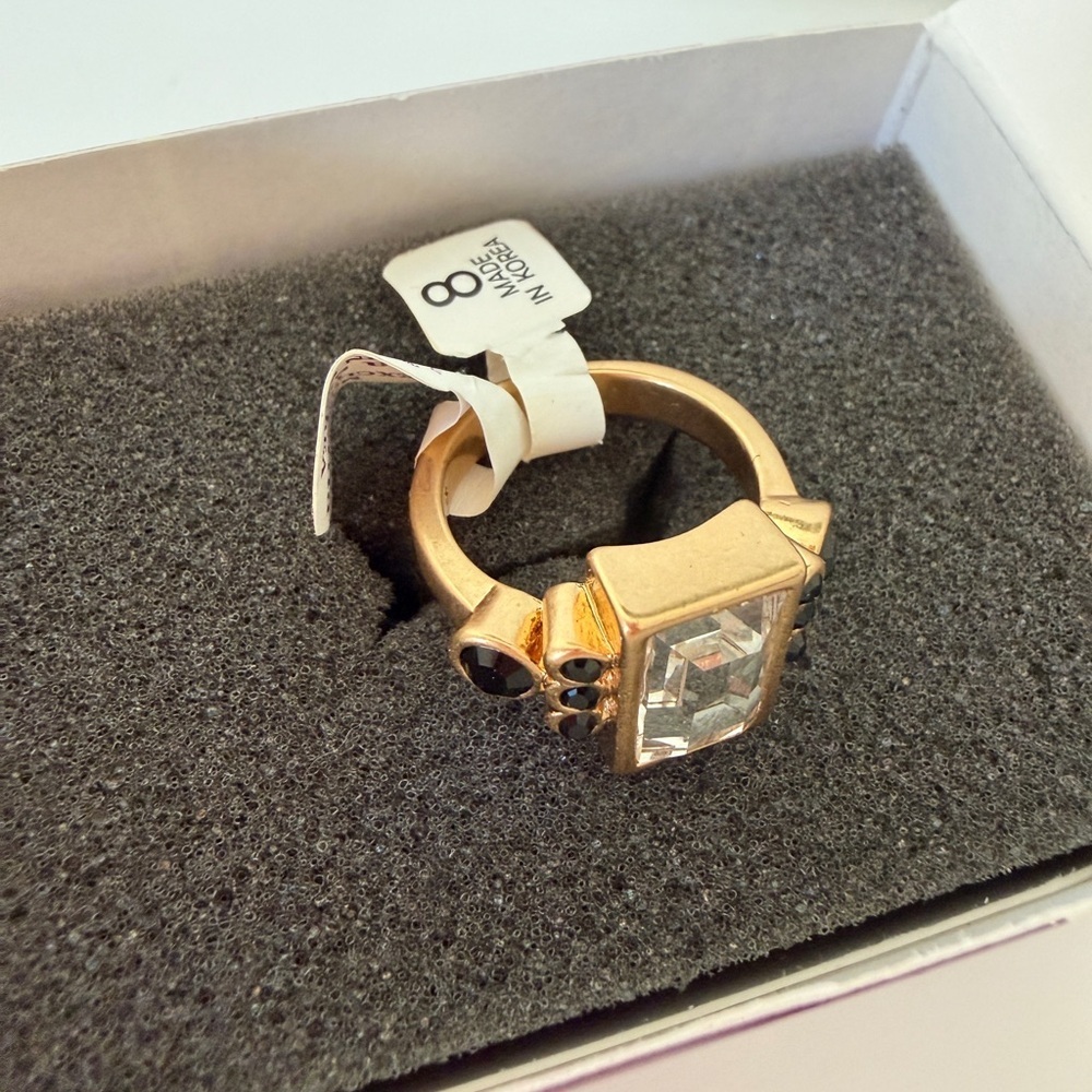 Sophia Gold Ring with Unique Design